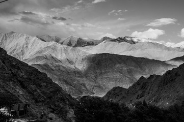 Obraz premium mountains in the snow In Ladakh India
