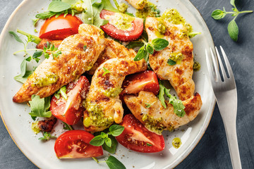 Salad with grilled chicken and vegetables