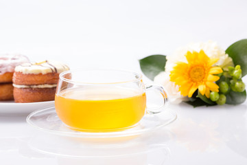 お茶とクロワッサンドーナツ