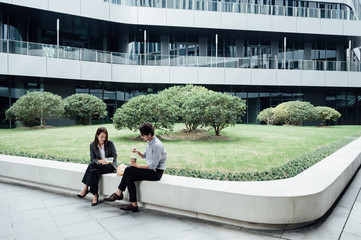 Businessman and businesswoman eating lunch together