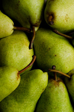 bunch of pears