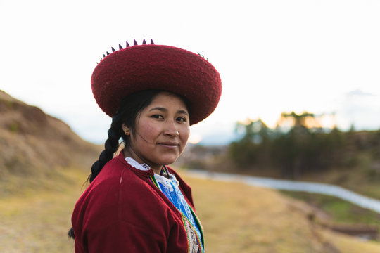 portrait peruvian weaver