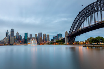 Naklejka premium Sydney Harbour Bridge o zmierzchu