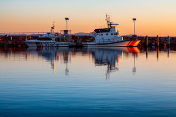 Fototapeta na wymiar boats at sunset