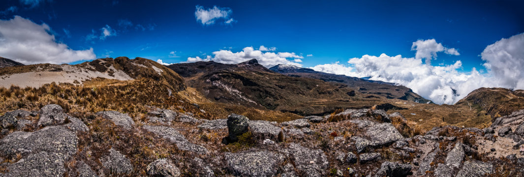 Paisajes del parque Nacional los Nevados PNN, nevado del Ruiz, el Cisne, montalas de Colombia, Antioquia, Quindio, Caldas y Risaralda