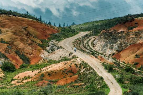 Desierto de Sabrinski en Cundinamarca, paisaje entre tierras aridas y con follaje