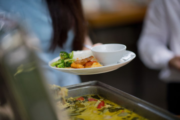 scooping the food, catering, dinner time
