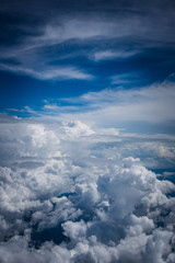 Sobrevuelo en territorio Colombiano, nuves en cielo azul 