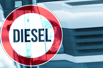 Ein Transporter und Hinweis auf Diesel Fahrverbot