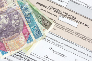 Formular PIT für die Steuererklärung in Polen und Geld Polnische Zloty