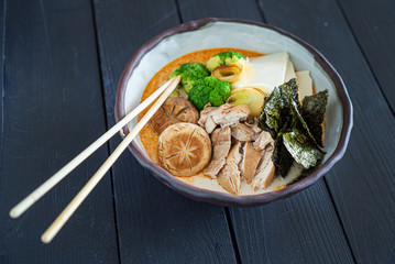 ramen with chicken and vegetables