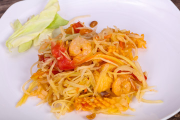 Thai salad with papaya and prawn