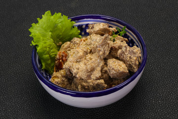 Chicken liver with cream and dry tomatoes