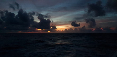 Obraz premium sunset over the sea