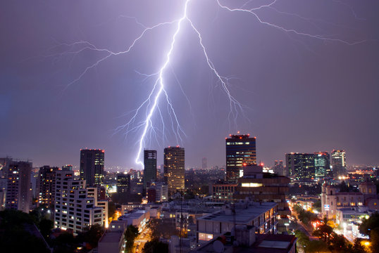 Ciudad de M&eacute;xico Rel&aacute;mpago