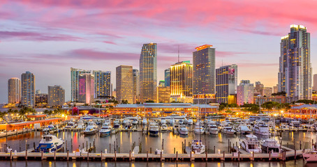 Fototapeta na wymiar Miami city skyline panorama at twilight
