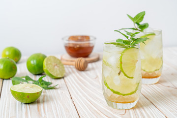 iced honey and lime soda with mint