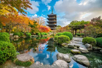 Papier Peint photo Kyoto Temple Toji et pagode en bois en automne Kyoto, Japon