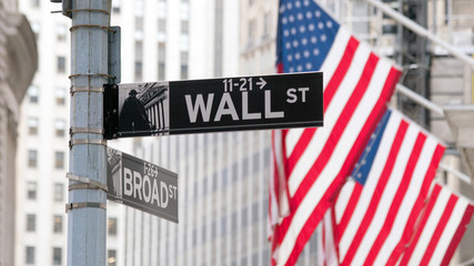 Obraz na płótnie Canvas Wall Street sign in lower Manhattan New York