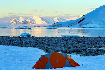 Camping Antarctic Style © Kym