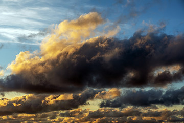 Wolken über der Nordsee bei Cuxhaven