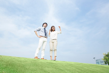 リフレッシュするビジネスマンとＯＬ