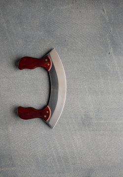 mezzaluna curved blade