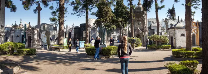 Foto auf Acrylglas Buenos Aires, Argentina : Recoleta cemetery, central square on a clear day © Roel