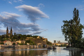 Obraz premium Medieval cathedral from river view
