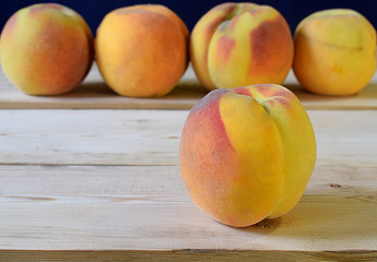 Fototapeta na wymiar Ripe peaches on a wooden table.