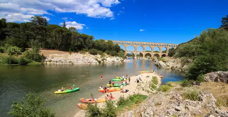 Papier Peint photo Pont du Gard Pont du Gard, aqueduc romain dans le sud de la France