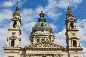 Fototapeta na wymiar View of St. Stephen's Basilica in Budapest. Hungary