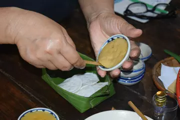 Foto op Canvas The hands of Thai people are able to invent, create and manipulate food. © SITTICHOK