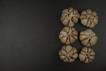 Fototapeta na wymiar garlic on the black background