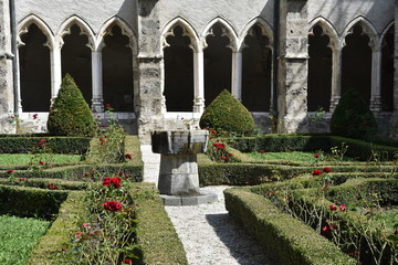 tour, saint-jean-de-maurienne