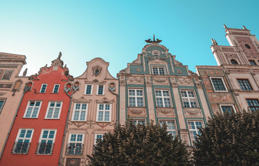 Paisaje urbano. Vista de edificios coloridos de las calles de Polonia.
