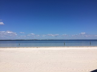 Fototapeta na wymiar white Florida sandy beach