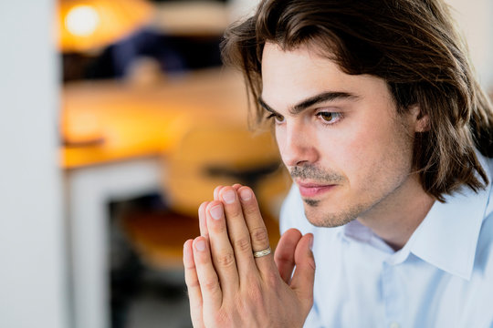 Close-up of thoughtful businessman looking away in coffee shop