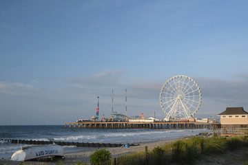 Atlantic City NJ/FAMOUS BEACH RESORT
with the Frerris Wheel. 