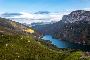 Embalse de Tanes, en el Parque Natural de Redes.