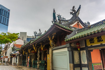 Fototapeta premium SINGAPORE, 2 OCTOBER 2019: Chinese temple in chinatown district