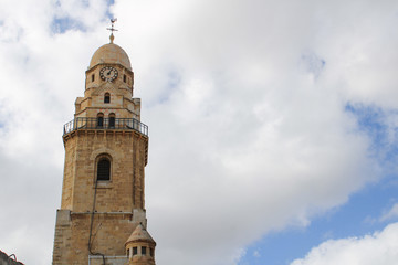 Fototapeta na wymiar mosque tower with cloudy sky behind
