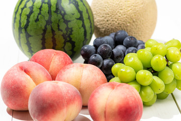 夏の果物（スイカ、メロン夏の果物（スイカ、メロン、桃、シャインマスカ、桃、シャインマスカット、巨峰）