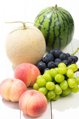 夏の果物（スイカ、メロン夏の果物（スイカ、メロン、桃、シャインマスカ、桃、シャインマスカット、巨峰）