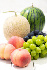 夏の果物（スイカ、メロン夏の果物（スイカ、メロン、桃、シャインマスカ、桃、シャインマスカット、巨峰）