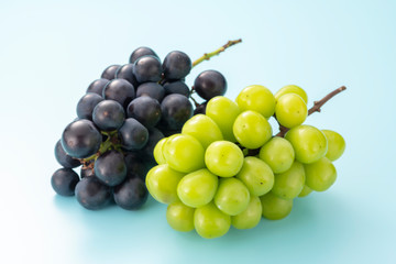 シャインマスカットと巨峰　夏の果物