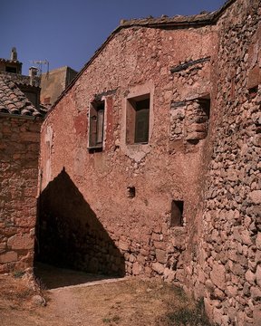 old brick wall/ casa sonrojada