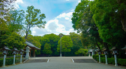 静寂な夏のある日の参道