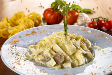 creamy chicken chicken tagliatelle fettuccine alfredo