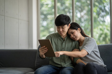 Obraz premium Lesbian diversity living i pad is between. Happiness and family ties in the LGBTQ family.